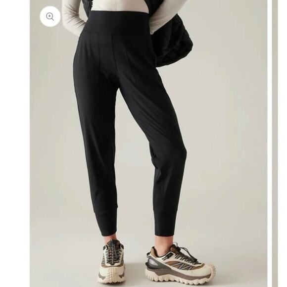 AthletA Venice high rise jogger in black size medium - Picture 1 of 6